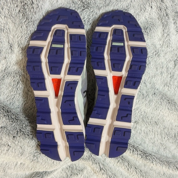 LIKE NEW Worn Once! On Running Women’s Cloudvista-W8.5 in Frost|Mineral - Picture 10 of 11